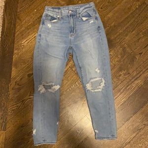 Women’s American eagle light ripped jeans